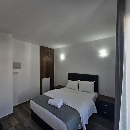 Cyprus Harbour Suites ไคริเนีย ภายนอก รูปภาพ