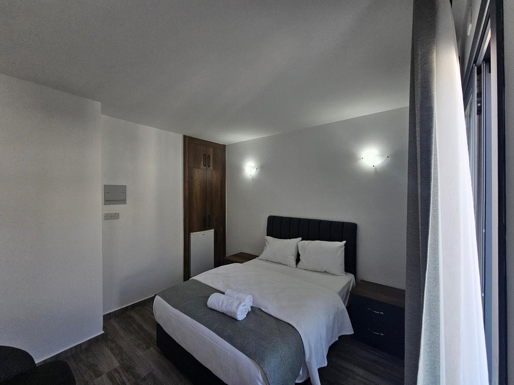 Cyprus Harbour Suites ไคริเนีย ภายนอก รูปภาพ