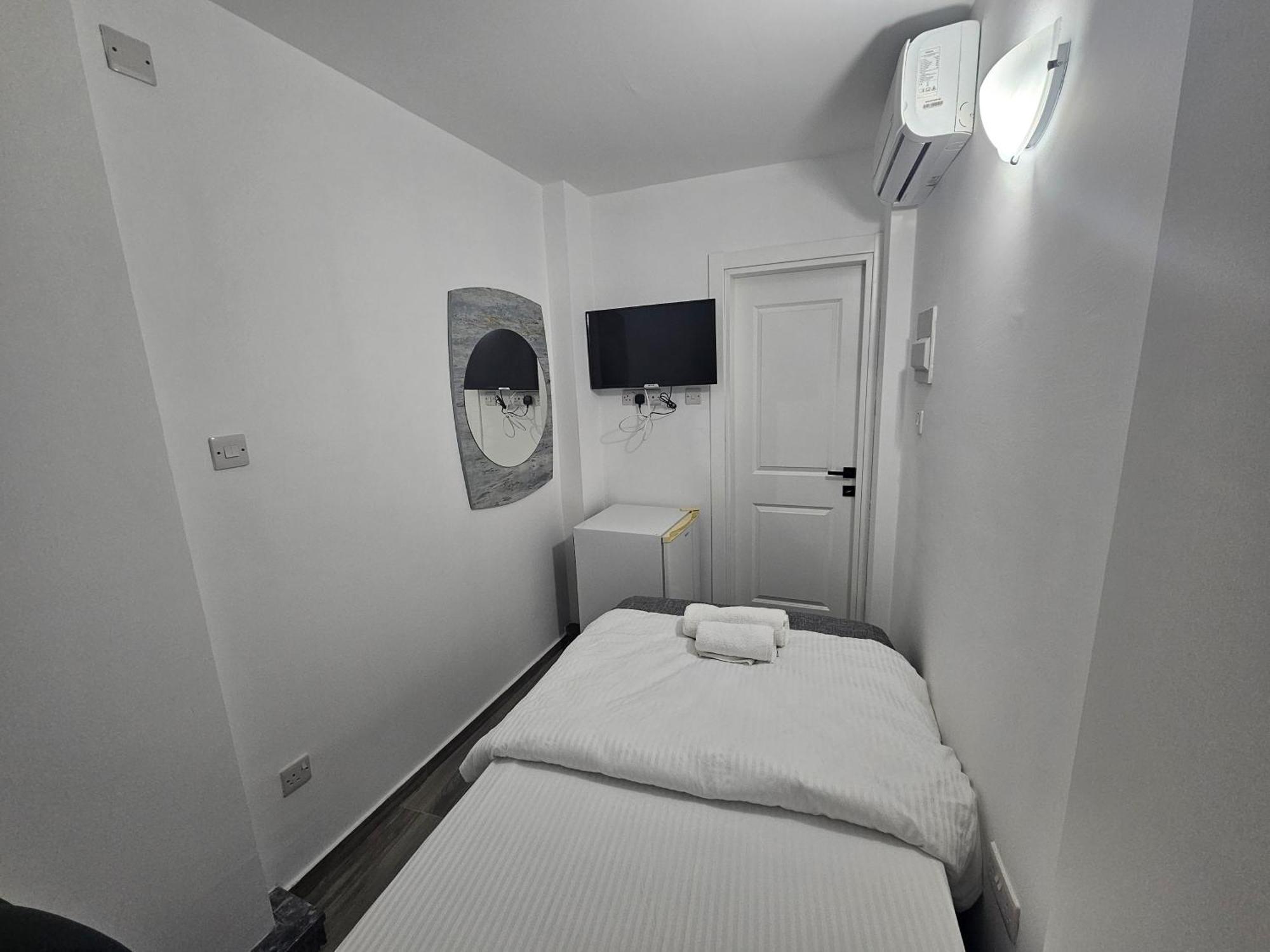 Cyprus Harbour Suites ไคริเนีย ภายนอก รูปภาพ