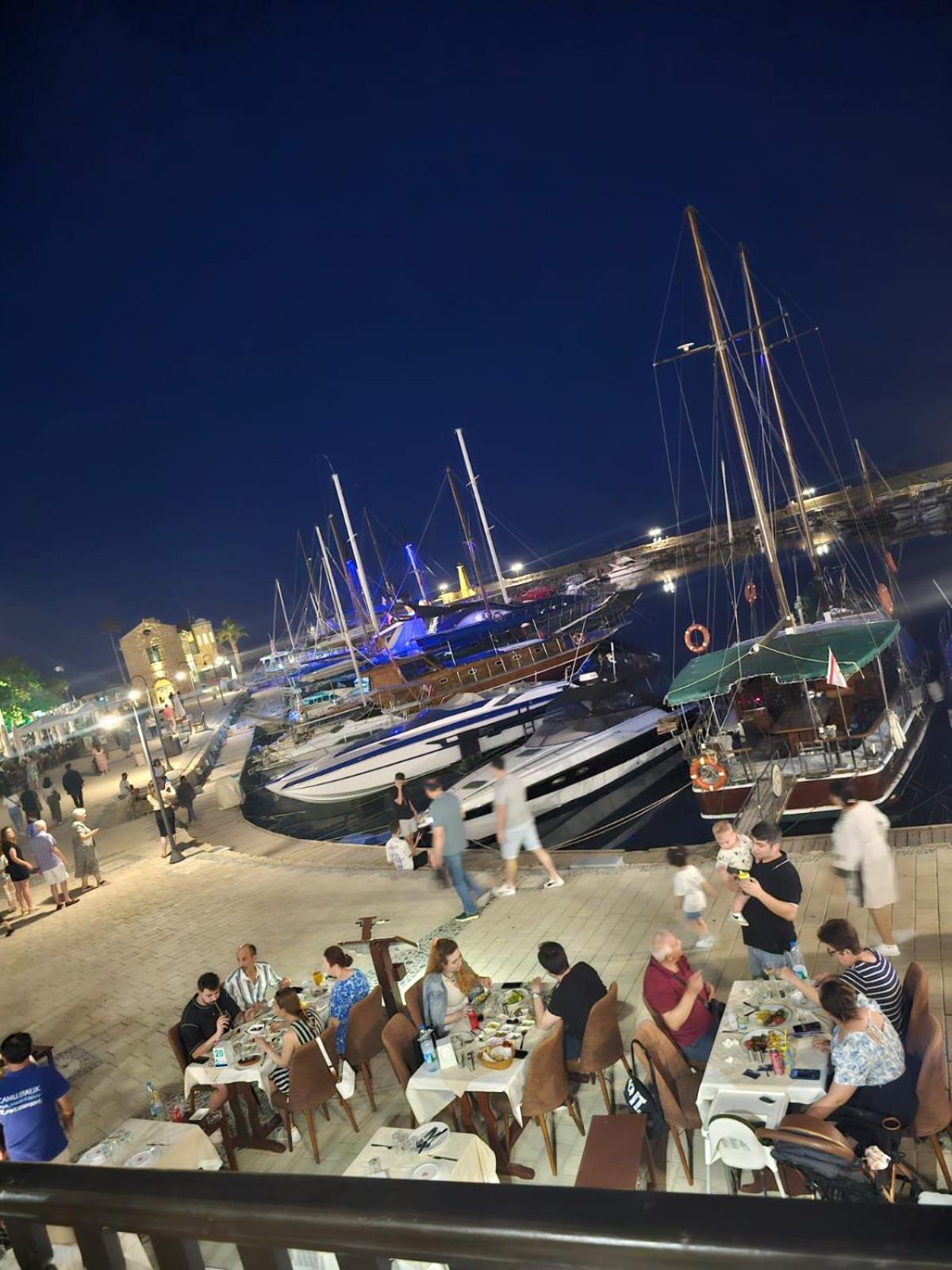 Cyprus Harbour Suites ไคริเนีย ภายนอก รูปภาพ