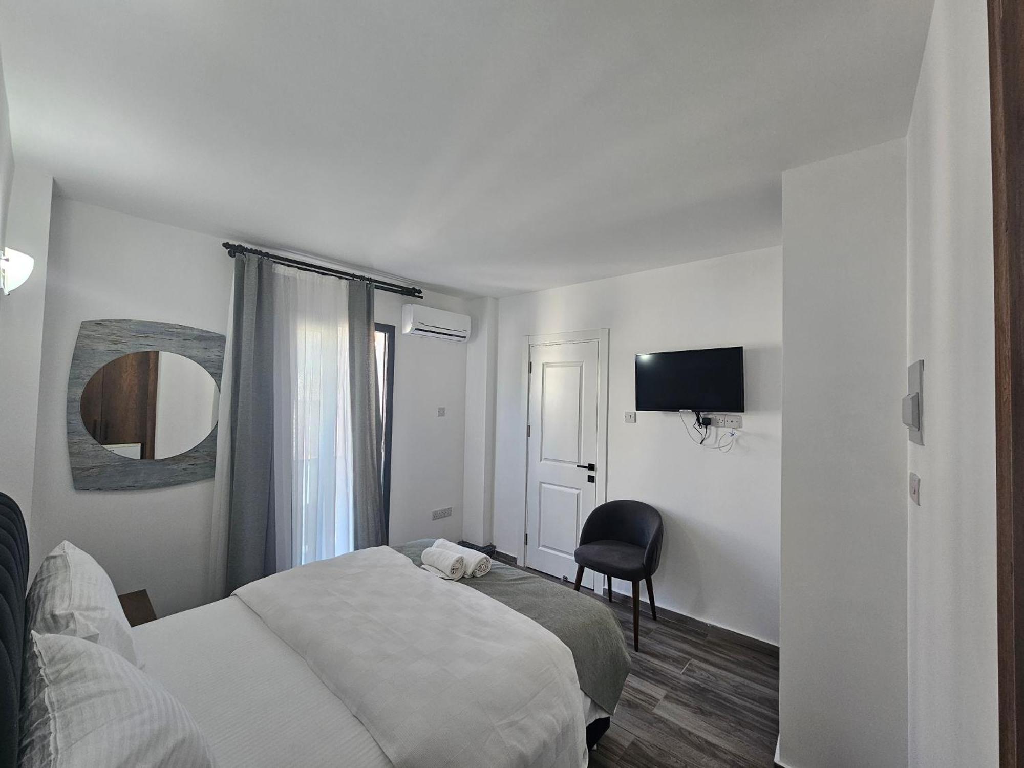 Cyprus Harbour Suites ไคริเนีย ภายนอก รูปภาพ